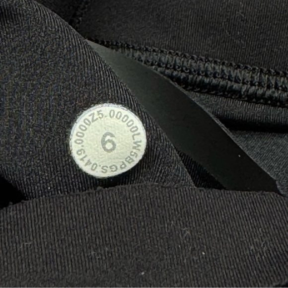 Lululemon Everlux In Movement Tight 25” size 6 - Picture 7 of 12